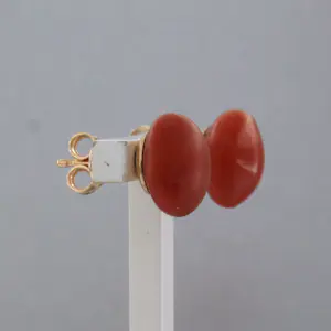 18k rosé gouden oorknoppen bezet met koraal – 4.0 gram kopen? Bied vanaf 325!
