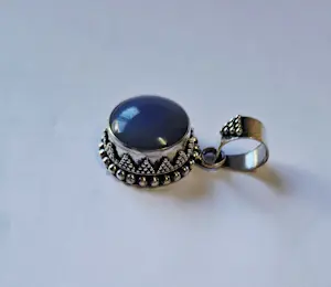 Nieuwe handgemaakte unieke bewerkte ronde zilveren hanger met Chalcedoon. kopen? Bied vanaf 75!