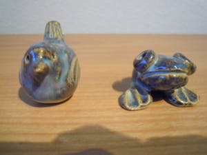 Leo van Olffen - 2 Beeldjes in prachtige staat - VOGEL EN KIKKER kopen? Bied vanaf 10!