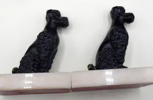 Niet of onleesbaar gesigneerd - 2 Boekensteunen van Honden kopen? Bied vanaf 1!