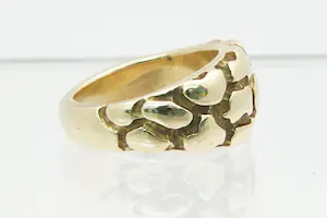 47 -   Massief 14 Krt geelgouden ring met giraffen motief kopen? Bied vanaf 920!