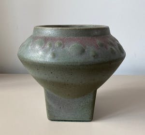 Keramische industrie Loré - Zeldzame brutalistische vaas modelnr B150 ontwerp Matt Camps kopen? Bied vanaf 1!