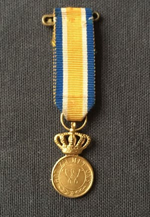 14K Goud - onderscheiding, gouden Willemsorde aan origineel lint kopen? Bied vanaf 85!