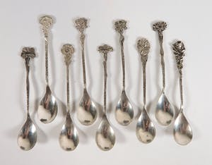 Lot van 9 zilveren theelepels met bloemen kopen? Bied vanaf 70!