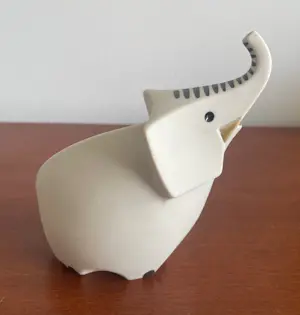 Buy Niet of onleesbaar gesigneerd - Modernistisch biscuit porseleinen figuur van een olifant? Bid from 10!