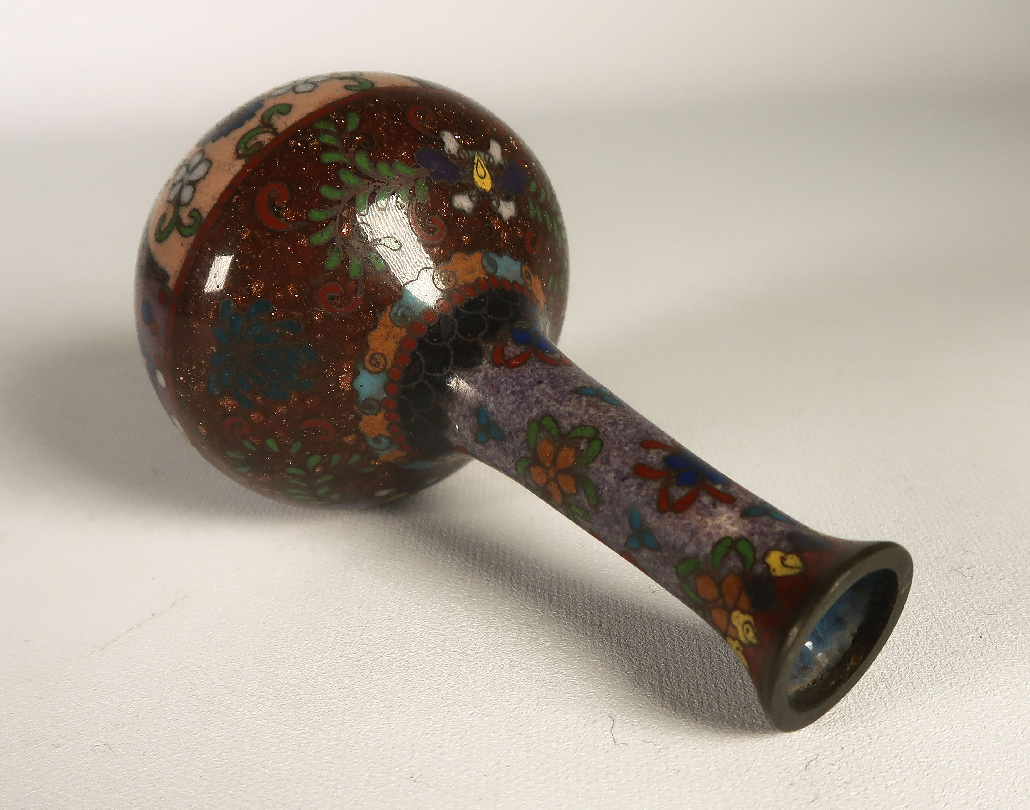 Niet of onleesbaar gesigneerd - Emaille op koper, Japans cloisonné vaasje kopen? Bied vanaf 1!