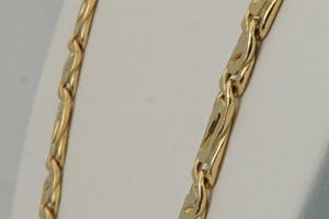 2544a - Fraai 18 karaats geel-gouden "Scroll" ketting - karabijnslot - gekeurd kopen? Bied vanaf 600!
