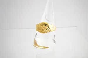 139- Massief zo goed als nieuwe 18 krt geel gouden Surinaamse vriendschaps-ring kopen? Bied vanaf 310!
