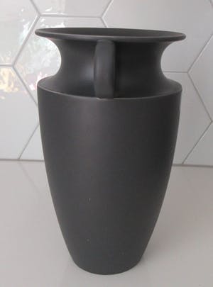 Niet of onleesbaar gesigneerd - Antraciete moderne keramische design amfoor vaas kopen? Bied vanaf 10!