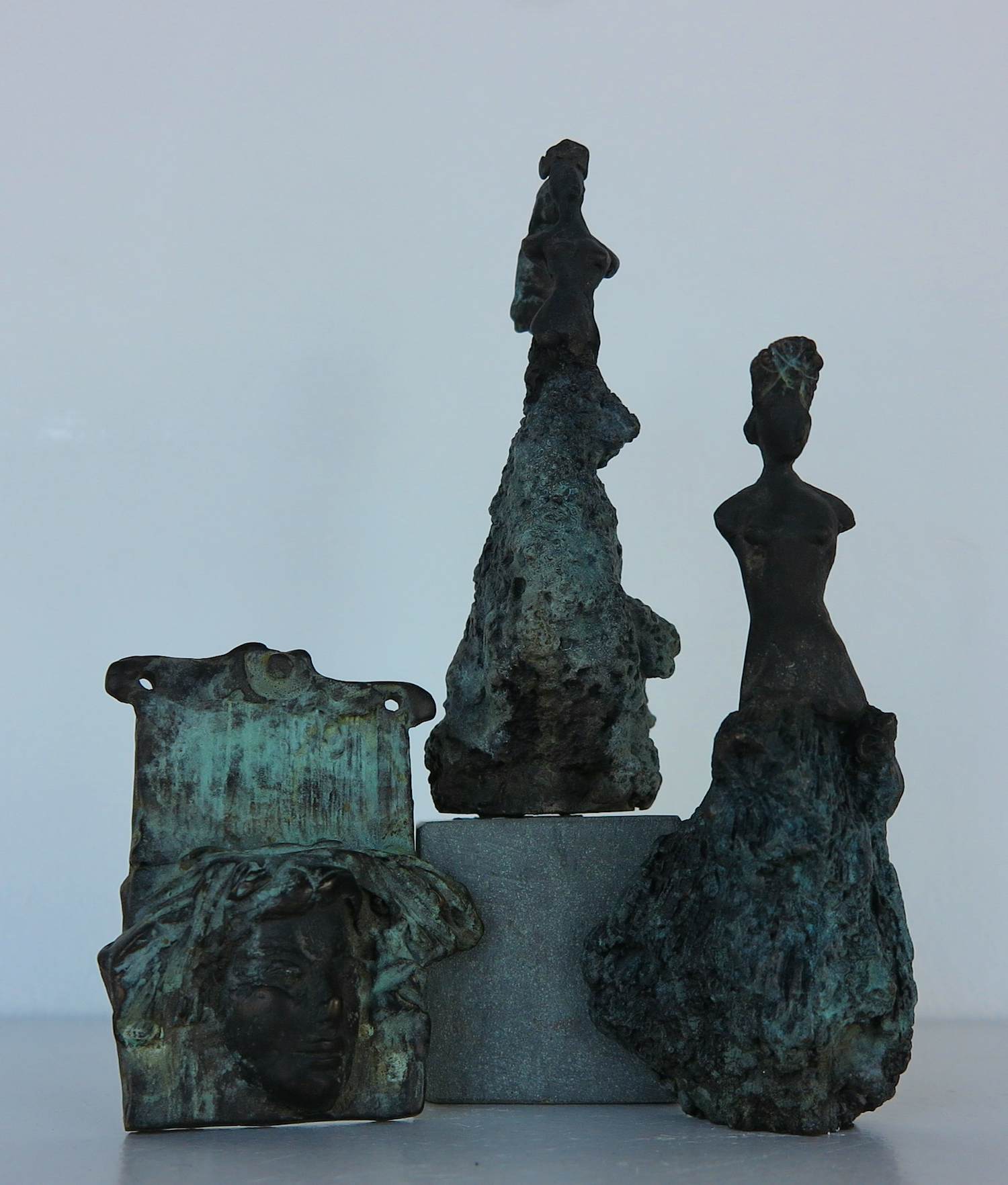 Mieke Oldenburg - Drie bronzen beeldjes, Vrouwfiguren kopen? Bied vanaf 150!