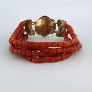 4 - strengs bloedkoralen antieke armband met een 14k antiek slot - 17 cm lang kopen? Bied vanaf 160!