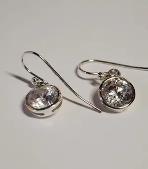 Nieuwe Tijdloze schittering, Swarovski-oorbellen van 925 zilver, diamantachtige kopen? Bied vanaf 40!