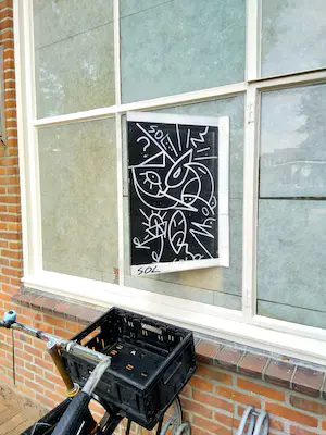 Niet of onleesbaar gesigneerd - Street-art by "SOL" op makelaarsbord. kaufen? Bieten Sie von 1!