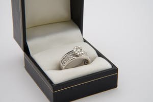2517- Opvallende diamanten Fantasiering- 18karaats witgoud - ca 1.15 ct briljant kopen? Bied vanaf 610!