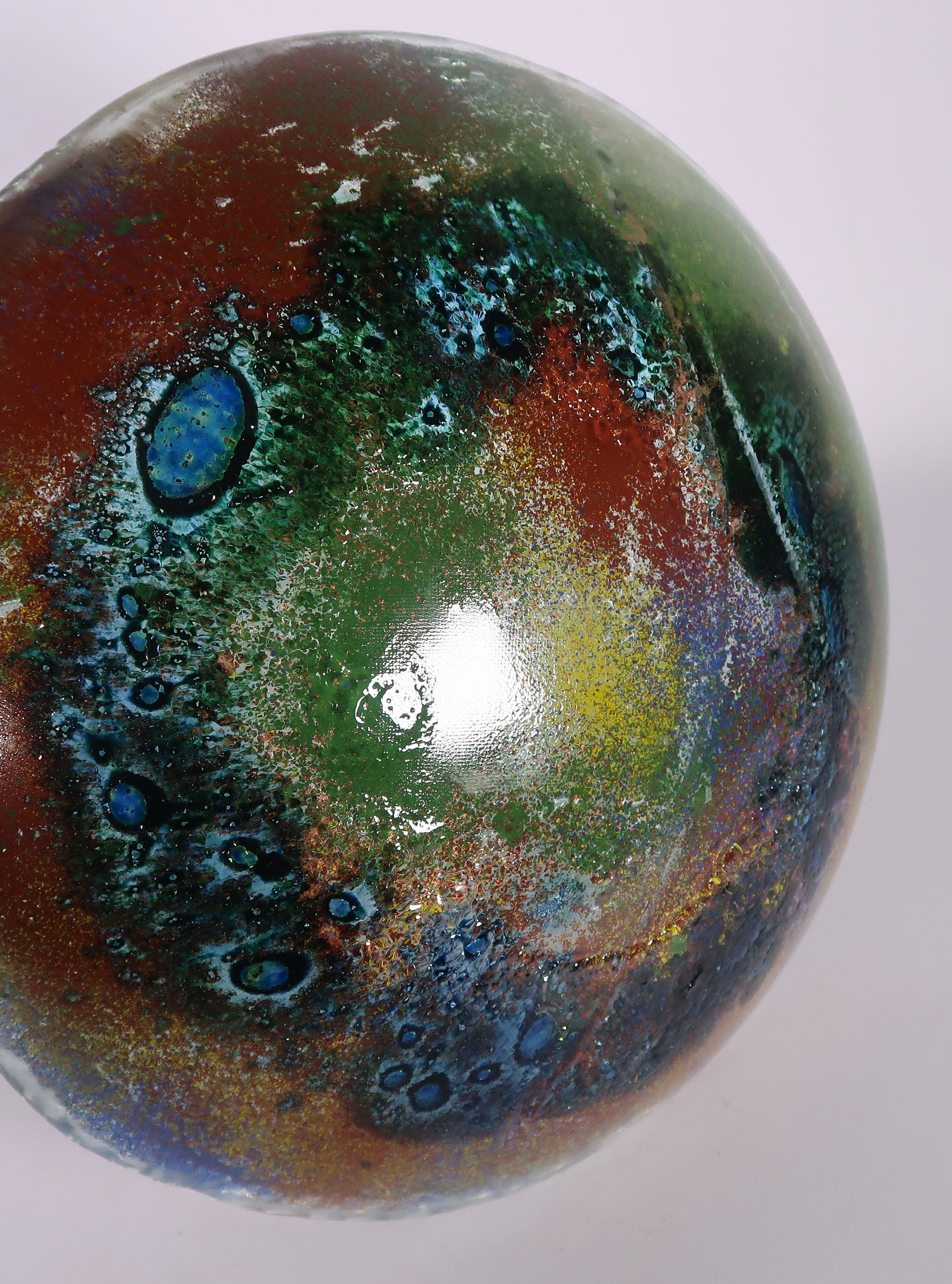 Peter Bes - Glas, Kleurrijke gezandstraalde schaal kopen? Bied vanaf 50!