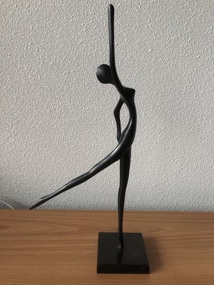 Brons (Onbekend) - Slank hoog bronzen beeld van een vrouw. kopen? Bied vanaf 25!