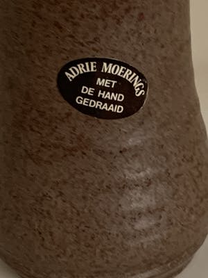 Adrie Moerings - Prachtig gaaf vaasje / kruikje kopen? Bied vanaf 1!