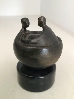 Corry Ammerlaan - Sculptuur “ TAKE CARE “ kopen? Bied vanaf 1!