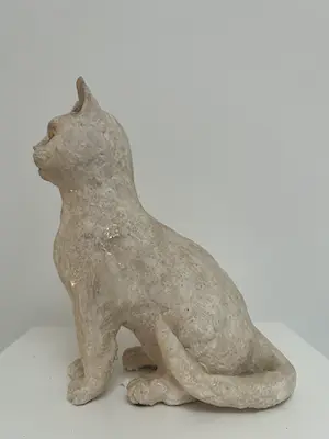Tine Goudriaan-van Waning - Keramiek sculptuur | 'Zittende poes, gele ogen' kopen? Bied vanaf 1!