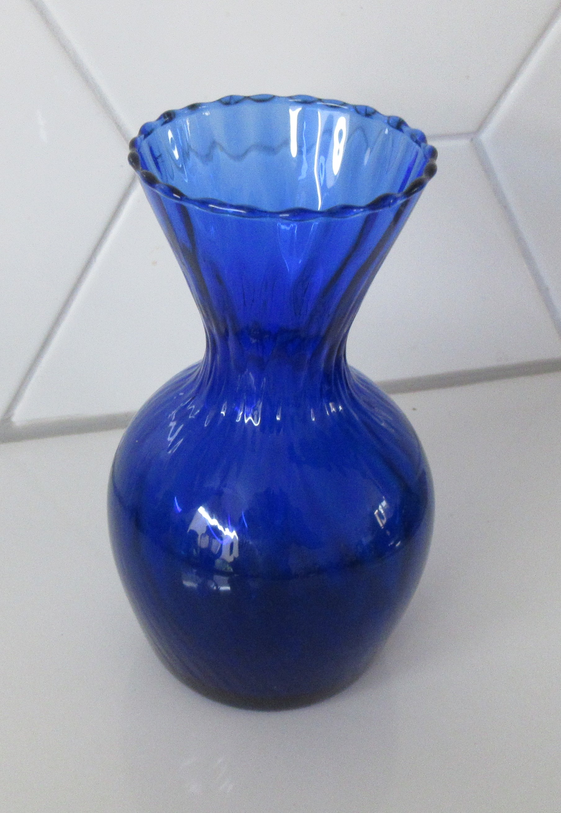 Niet of onleesbaar gesigneerd - Cobalt blauw optiek glazen vaasje kopen? Bied vanaf 1!