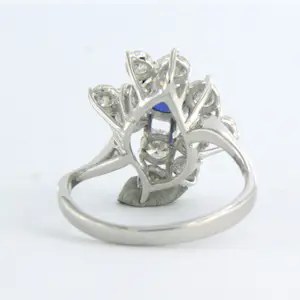 18k wit gouden ring bezet met saffier en briljant geslepen diamant 1.10 ct kopen? Bied vanaf 1100!