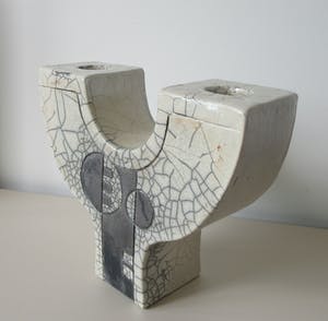 Niet of onleesbaar gesigneerd - XL Raku Keramische Dubbele Kandelaar met Brutalistische decoratie kopen? Bied vanaf 1!