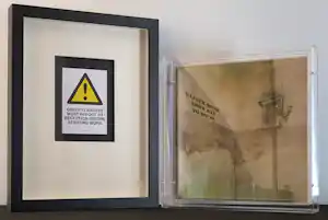 Banksy - Banksy Super Set : Record Danger Mouse in case + Sticker BNK/5Y 020 Sticker verkauft für € 405!