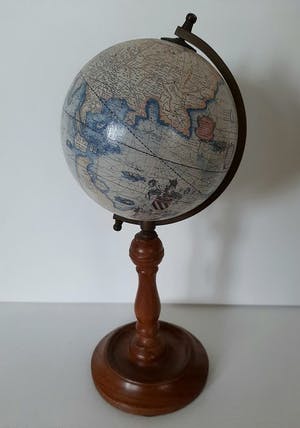 Niet of onleesbaar gesigneerd - Globe-Wereldbol kopen? Bied vanaf 1!