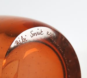 Bibi Smit - Oranje glazen vaas met luchtbelletjes kopen? Bied vanaf 80!