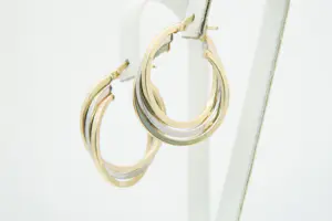 22 - Mooi paar 14 karaat gouden bicolor oorclips - "in elkaar gedraaid" model kopen? Bied vanaf 195!