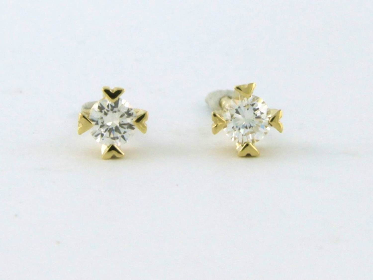 18k geel gouden solitair oorknoppen met briljant geslepen diamant tot. 0.20ct verkocht voor € 320!