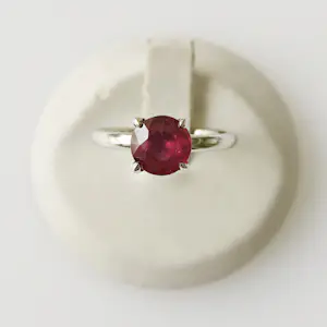 AcheterRobijn Solitaire Ring? Enchérissez de 600!