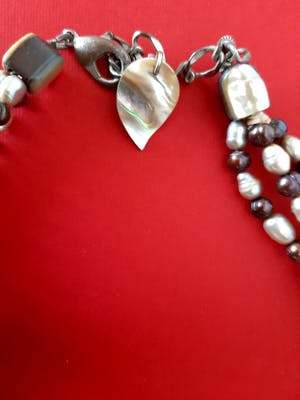 Niet of onleesbaar gesigneerd - Parelmoer met parels kopen? Bied vanaf 1!