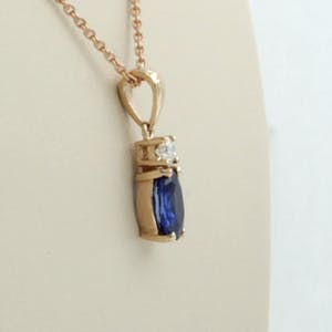 14K Goud - roodgouden hanger met saffier en diamant aan collier kopen? Bied vanaf 185!