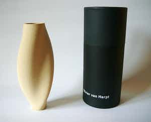 Niet of onleesbaar gesigneerd - Olivier van Herpt -3D geprint vaasje- verkocht voor € 1!