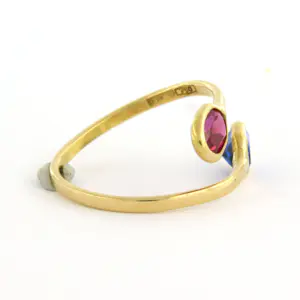 18k geel gouden ring bezet met robijn en saffier ringmaat 16.5(52) kopen? Bied vanaf 130!