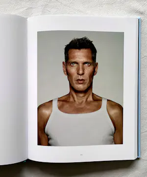 Erwin Olaf - I Am - gesigneerd exemplaar; Nederlandse versie kopen? Bied vanaf 80!