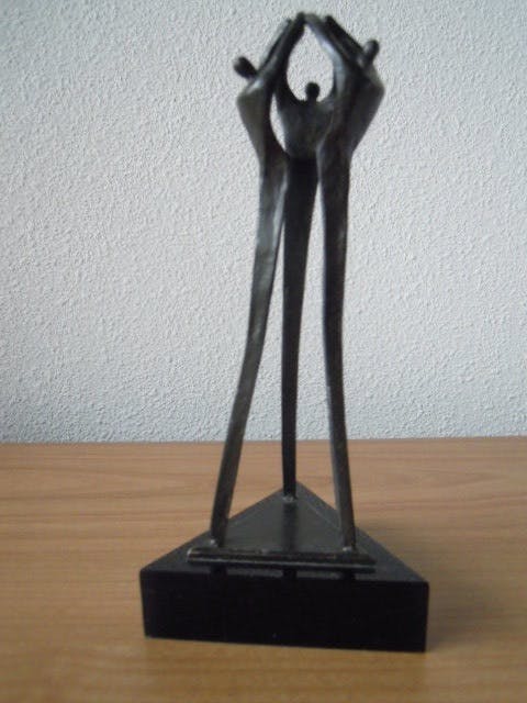 Corry Ammerlaan - Prachtig beeldje - " Samen sterk " kopen? Bied vanaf 20!