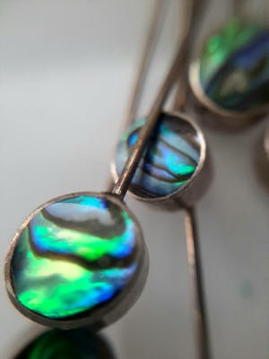 Curiosa - Zilveren hanger en oorbellen met parelmoer kopen? Bied vanaf 1!