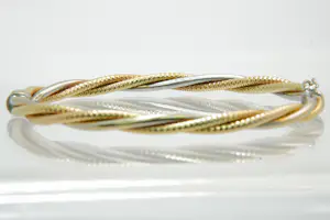 41 - Charmante 18 karaats gouden tri-color "gevlochten" dames armband kopen? Bied vanaf 415!