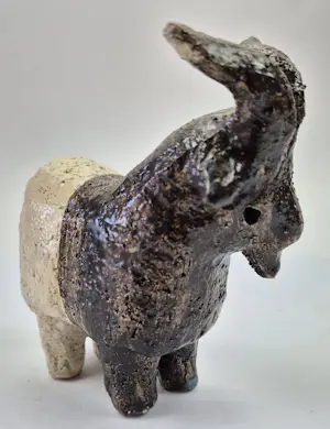 Ueli Schmutz - Olijke trio van 2 schaapjes en een steenbokje kopen? Bied vanaf 15!