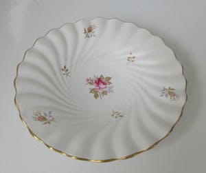 Plateelbakkerij Zuid-Holland - Fifties Platelen Bonbonniere op voet met floraal decor kopen? Bied vanaf 1!