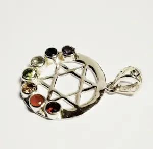 Nieuwzilveren hanger met edelstenen in de vorm van een hexagram in een cirkel . kopen? Bied vanaf 55!