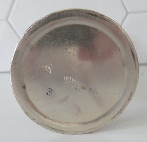 Niet of onleesbaar gesigneerd - Hotel zilveren Anemonen vaasje van Hollandia Plate uit Hilversum kopen? Bied vanaf 1!