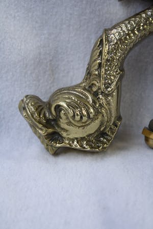 Niet of onleesbaar gesigneerd - Fraaie Oude Bronzen Vuur Vergulde Deur Klopper in Mythische Stijl. kopen? Bied vanaf 1!