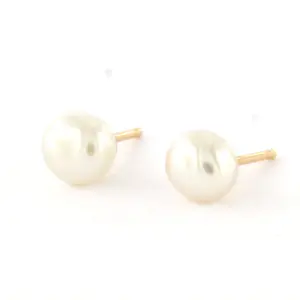 18k rosé gouden oorknoppen bezet met parel -1.6 gram kopen? Bied vanaf 220!