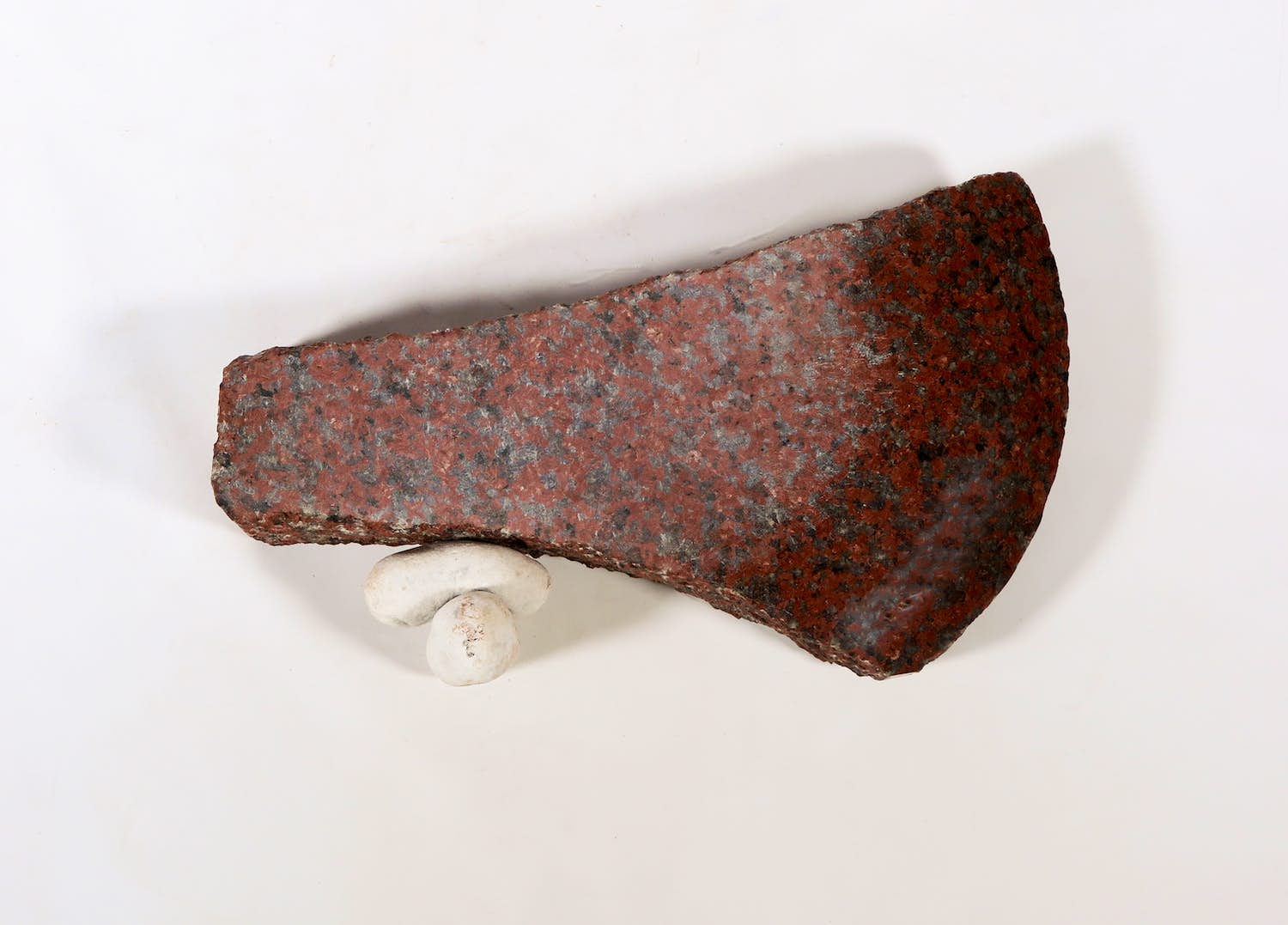 Paul van Laere - Object van graniet en steen verkocht voor € 1!