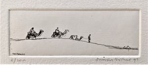 Simon Koene - Kameelruiters uitkijkend over woestijn met piramiden kopen? Bied vanaf 15!