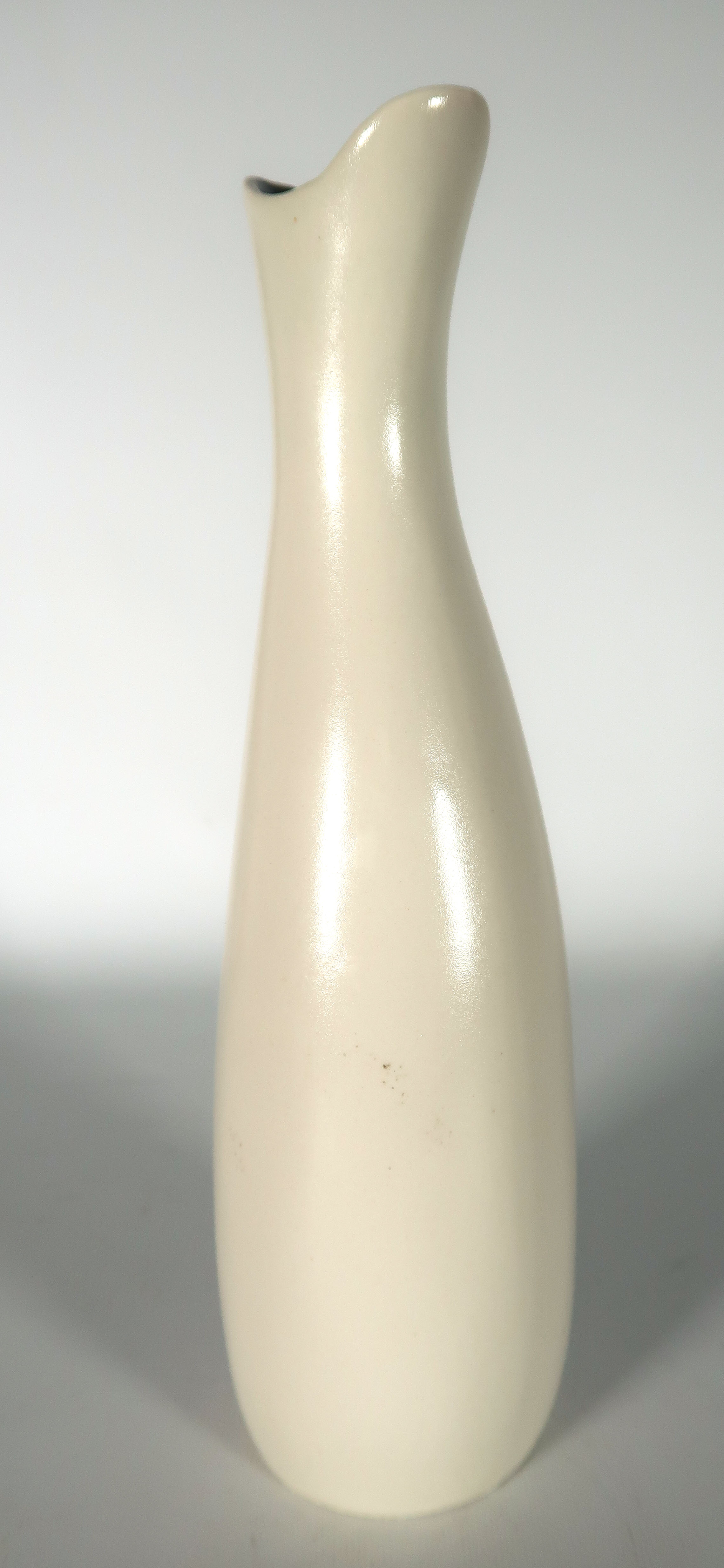 Firma Regout & Co - Aardwerk, Vaasje, ontworpen door Wim Visser kopen? Bied vanaf 1!