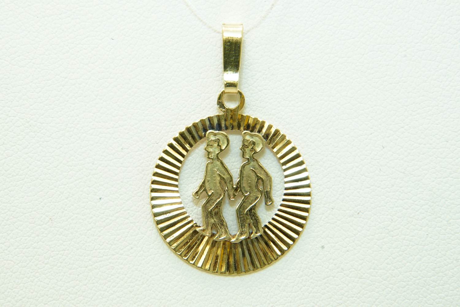 70 - 14 karaats geelgouden vintage zodiac hanger met afbeelding Tweeling kopen? Bied vanaf 130!